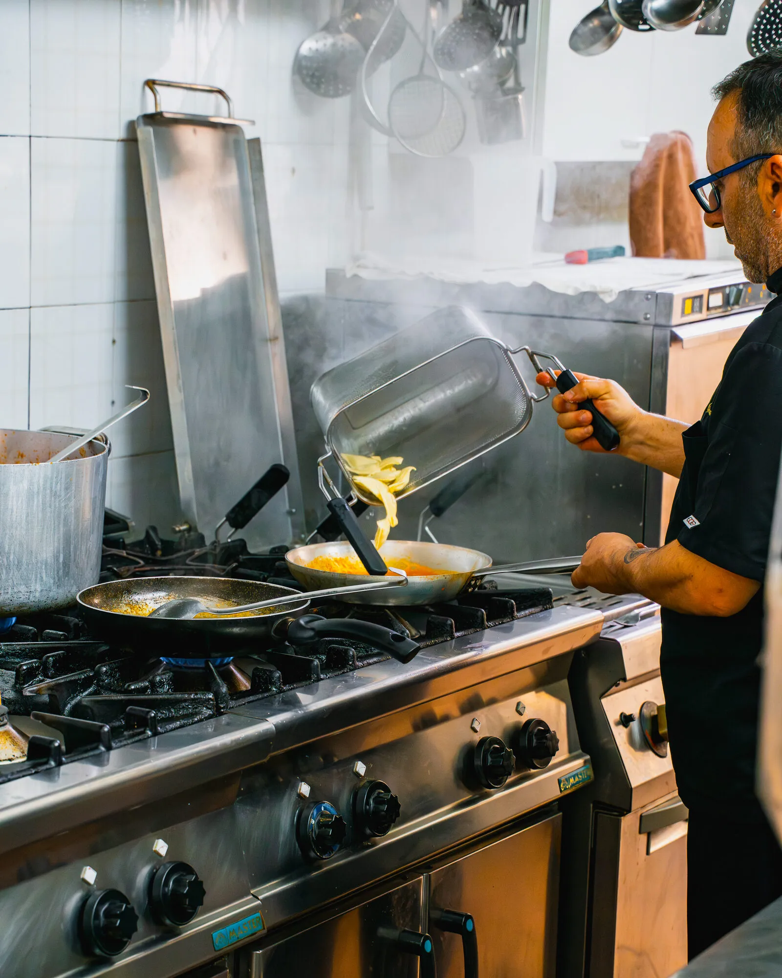 Lo chef ai fornelli
