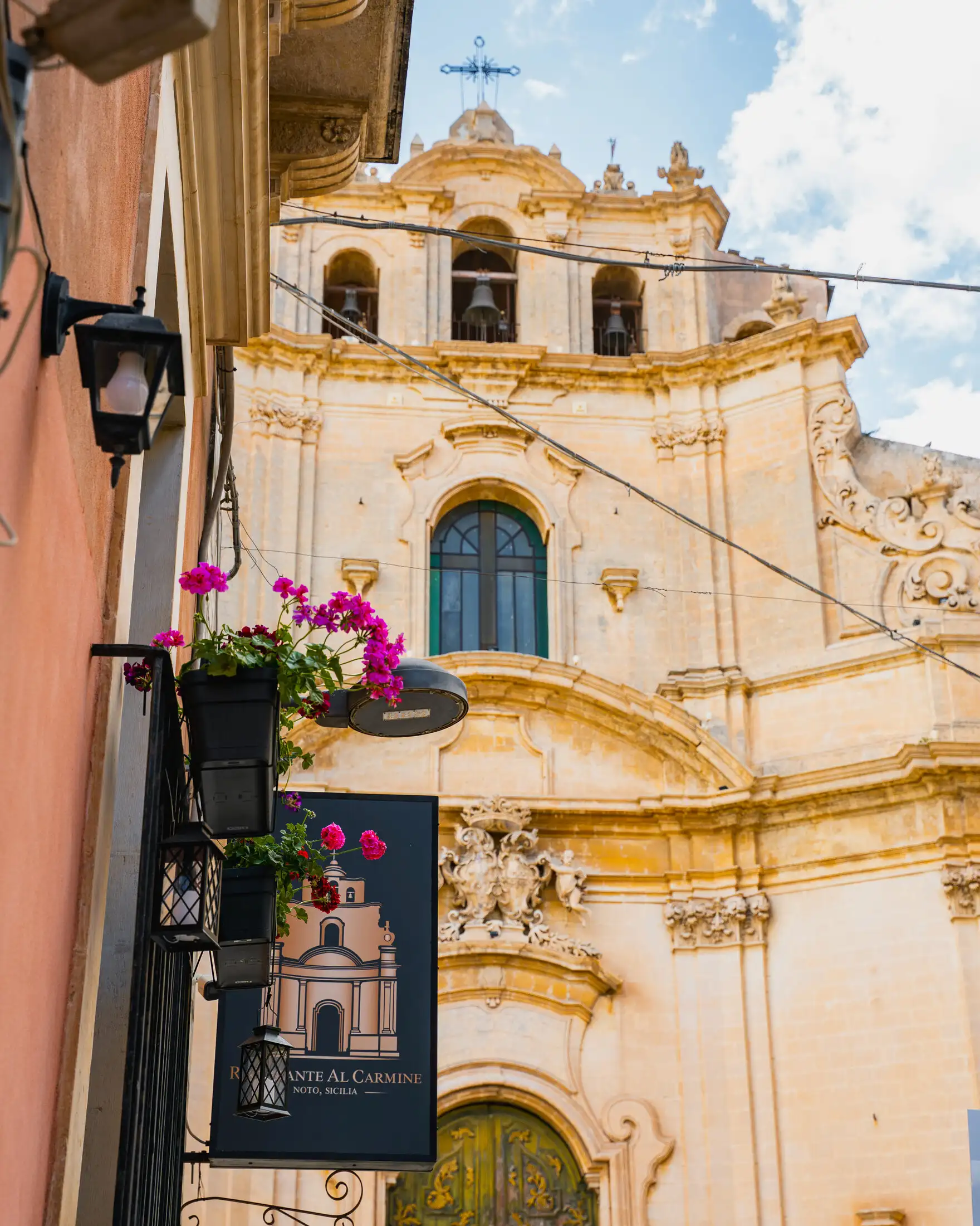 Facciata barocca nel centro storico di Noto
